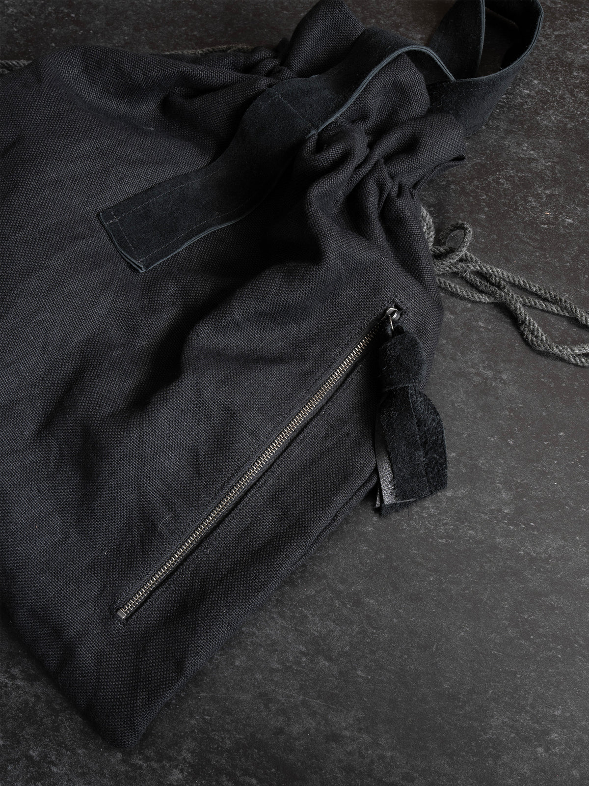PALM_black TR007