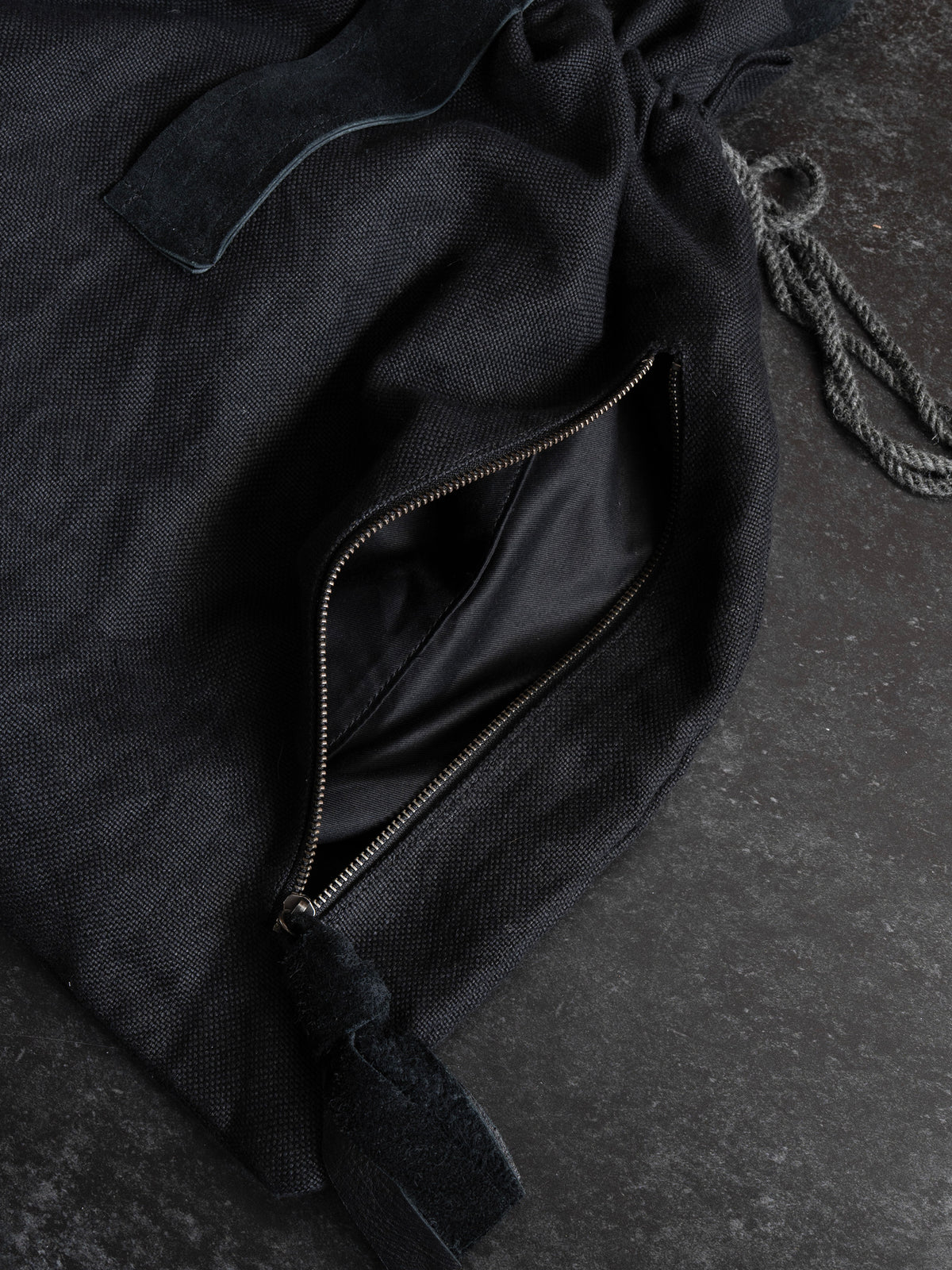 PALM_black TR007